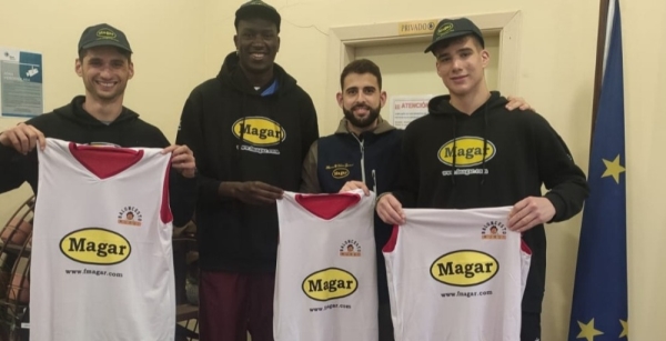 MAGAR acoge en sus instalaciones a tres jugadores del equipo senior del CD Baloncesto Murgi