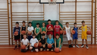 Al fin tras unos largos meses de trabajo, el Clínicas DSS Baloncesto Murgi comienza su competición.