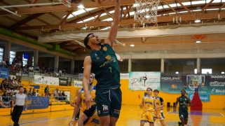 SurSeeds B. Murgi firma otro centenar de puntos y arrasa en Motril (87-101) 